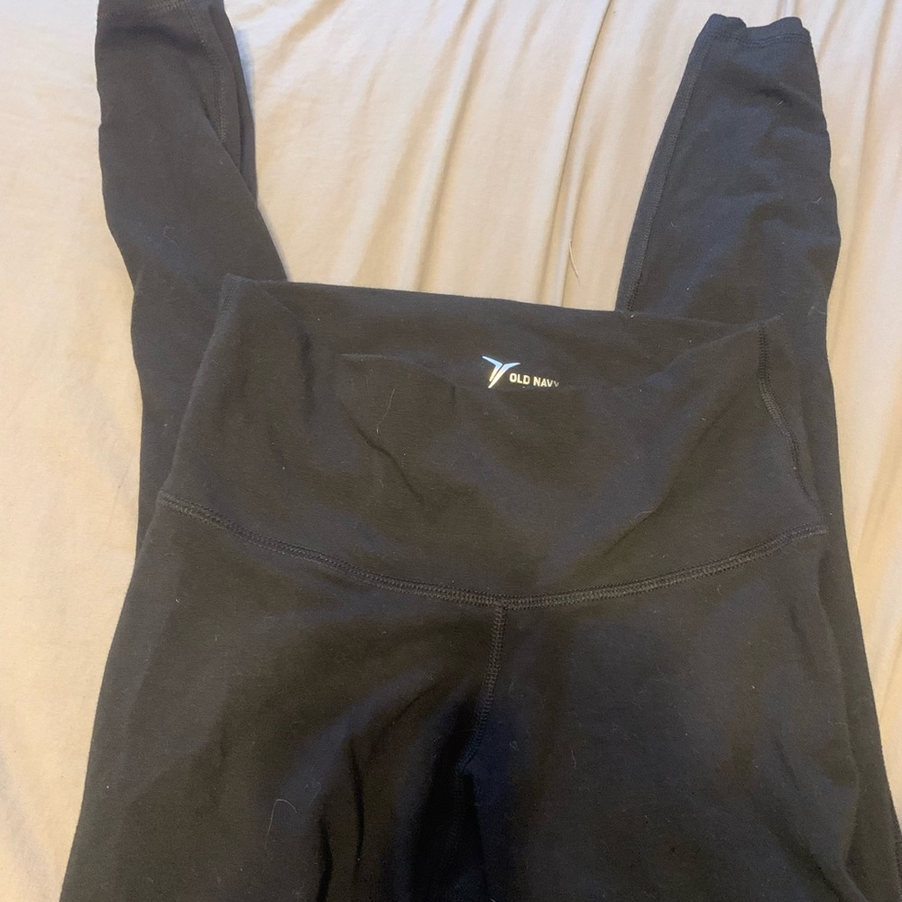 old navy active black leggings with cross cut outs on bottom!! size s